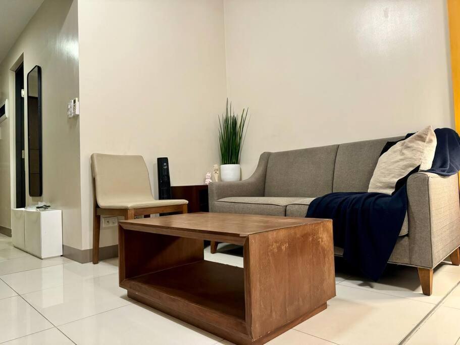 Bgc 1br Unit Linked To Uptown Mall With Own Parking * Manila