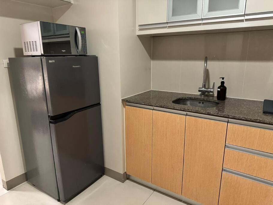 Apartment Bgc 1br Unit Linked To Uptown Mall With Own Parking *