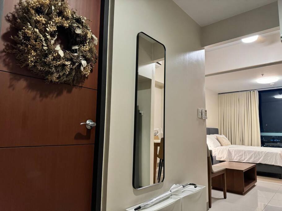 Apartment Bgc 1br Unit Linked To Uptown Mall With Own Parking *