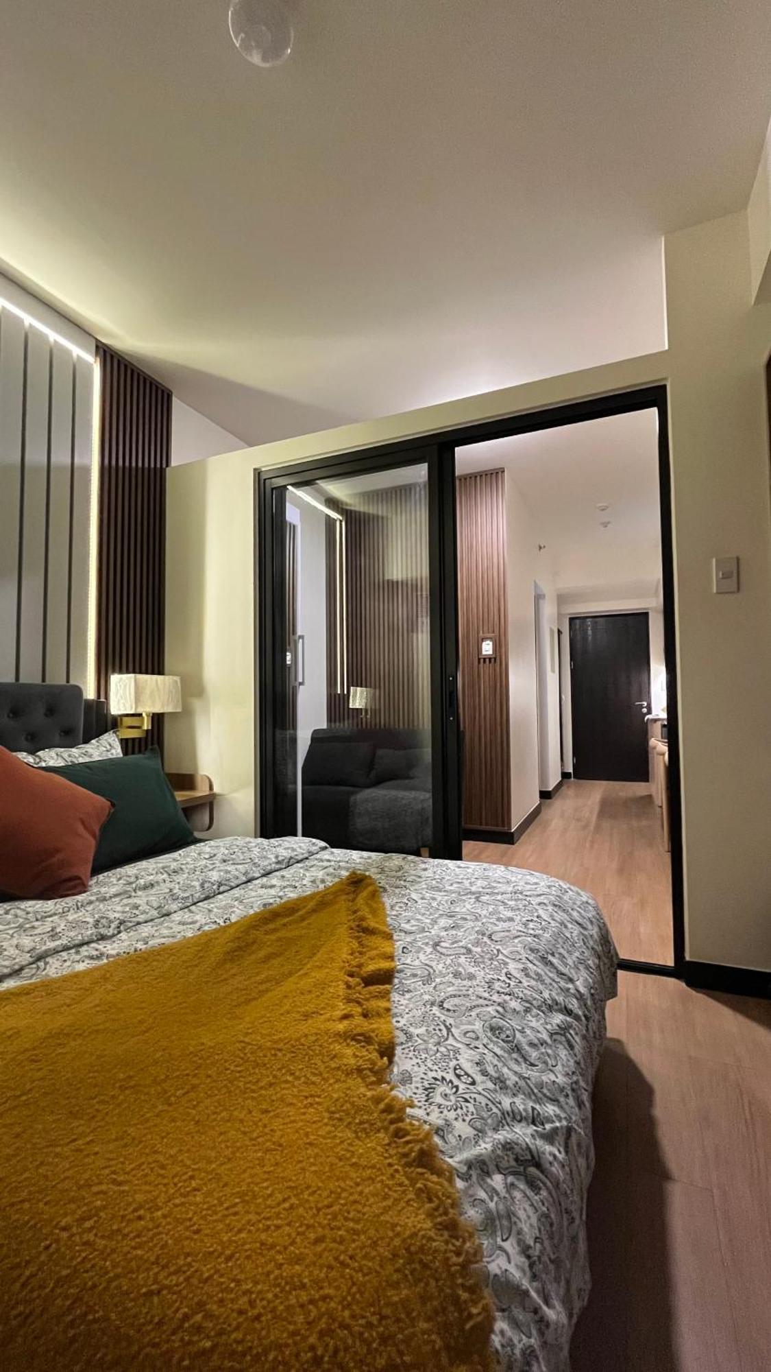 Apartment Modern 1br In Calathea Place - Just 15 Mins Away To Naia W 360 Roof Deck And Amazing Pool!