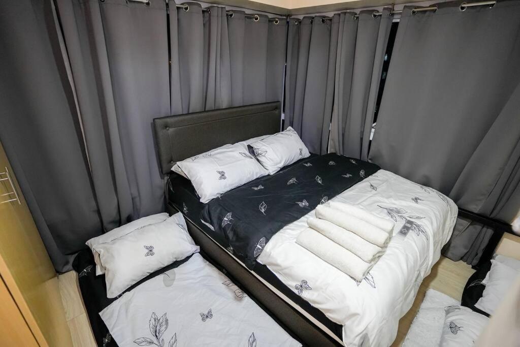 Apartment A2j Luxury Bgc 2br Loft Near High Street Taguig