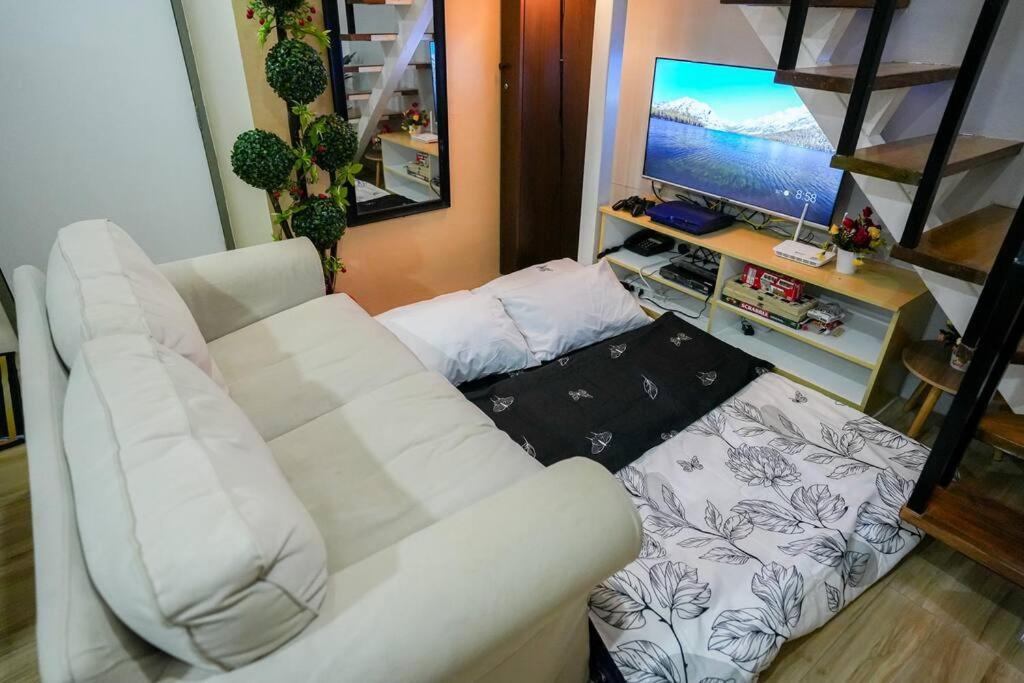 Apartment A2j Luxury Bgc 2br Loft Near High Street Taguig *