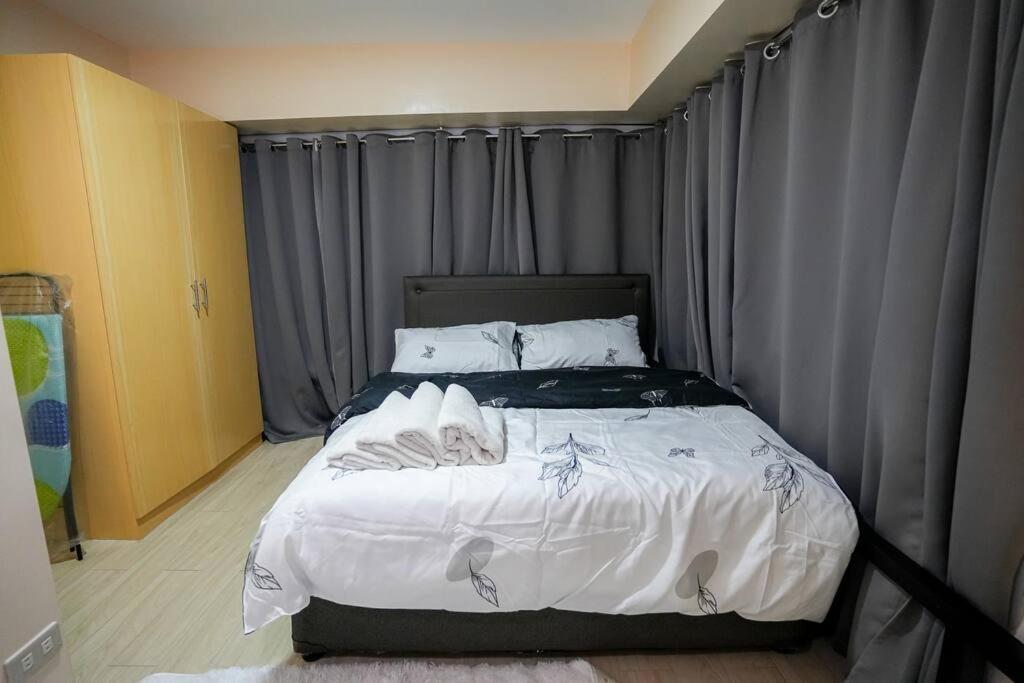 A2j Luxury Bgc 2br Loft Near High Street Taguig Manila