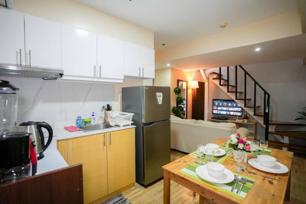 A2j Luxury Bgc 2br Loft Near High Street Taguig