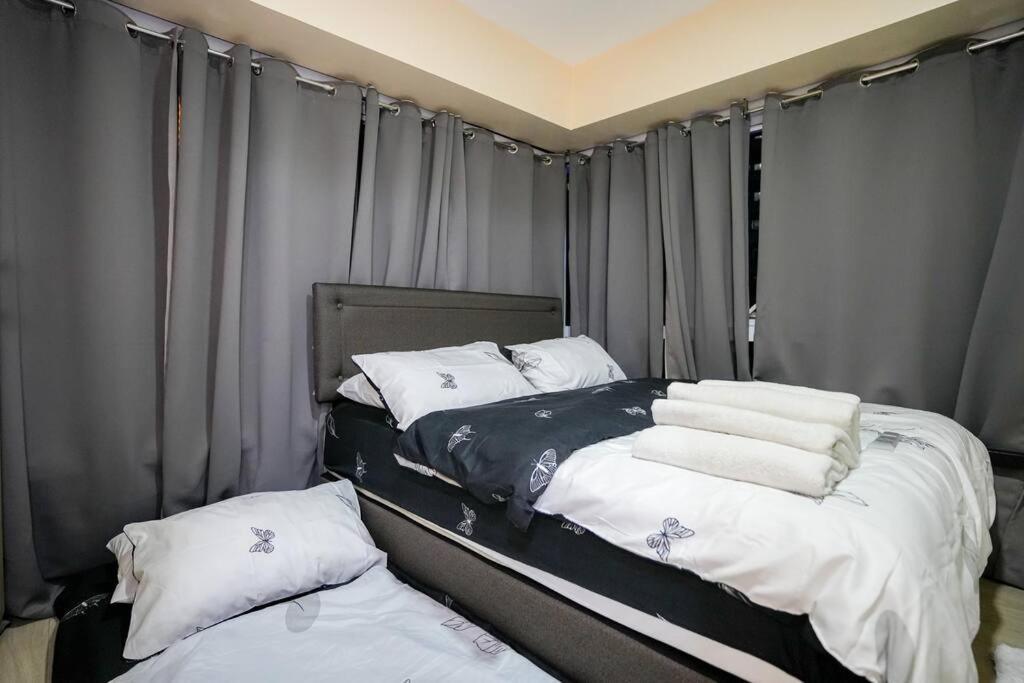 A2j Luxury Bgc 2br Loft Near High Street Taguig Apartment *