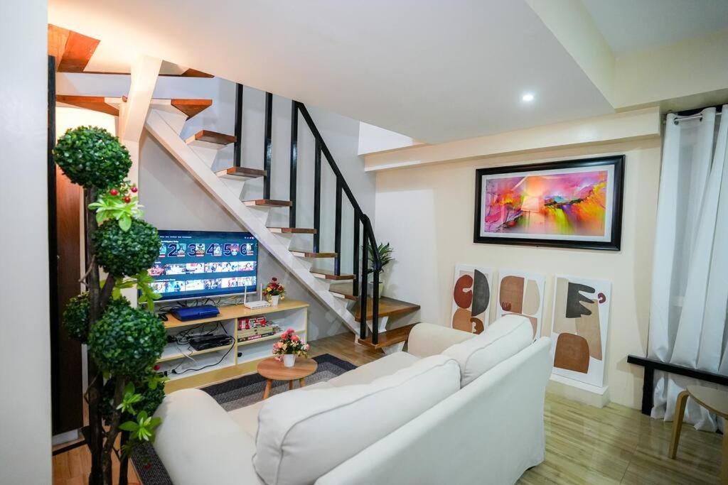 Apartment A2j Luxury Bgc 2br Loft Near High Street Taguig *