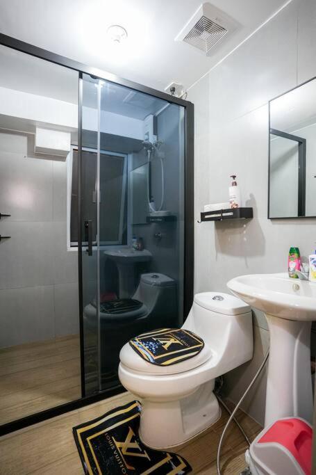 A2j Luxury Bgc 2br Loft Near High Street Taguig
