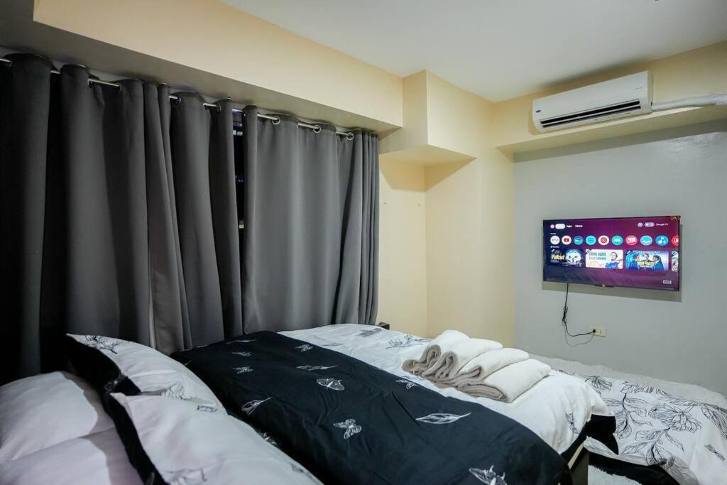 A2j Luxury Bgc 2br Loft Near High Street Taguig Apartment *