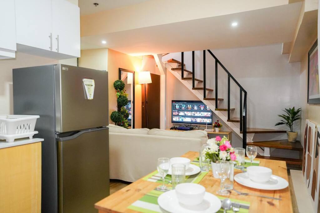 Apartment A2j Luxury Bgc 2br Loft Near High Street Taguig