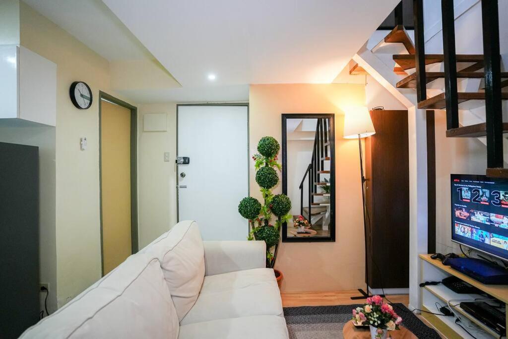 A2j Luxury Bgc 2br Loft Near High Street Taguig Apartment *