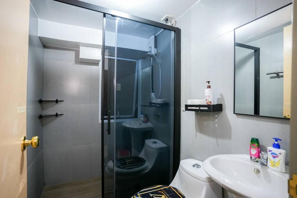 A2j Luxury Bgc 2br Loft Near High Street Taguig Apartment Manila