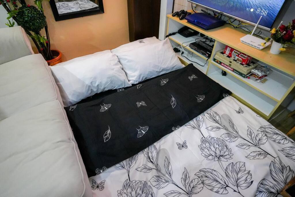 A2j Luxury Bgc 2br Loft Near High Street Taguig Apartment