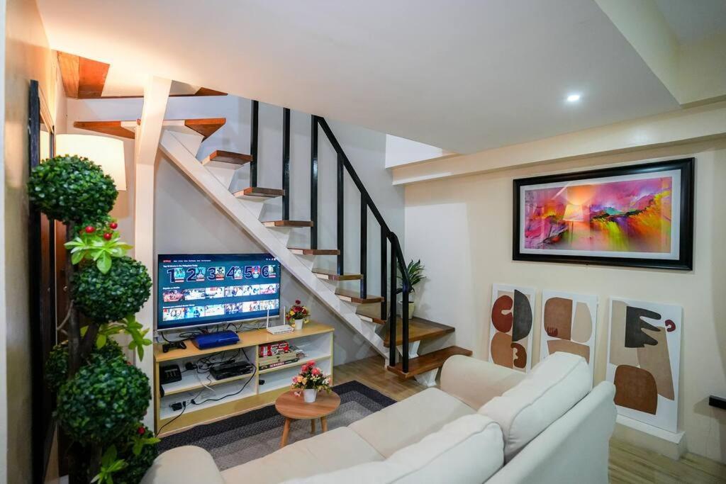 Apartment A2j Luxury Bgc 2br Loft Near High Street Taguig *