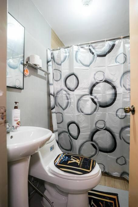 A2j Luxury Bgc 2br Loft Near High Street Taguig Manila