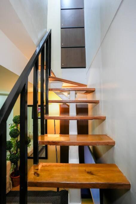 A2j Luxury Bgc 2br Loft Near High Street Taguig *