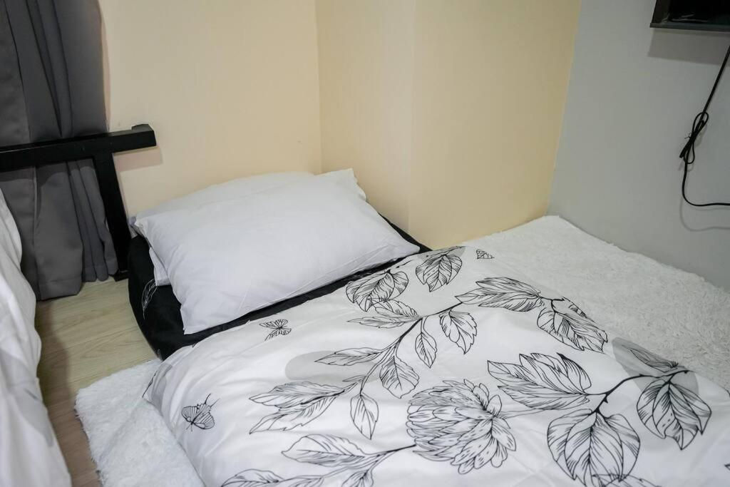 A2j Luxury Bgc 2br Loft Near High Street Taguig