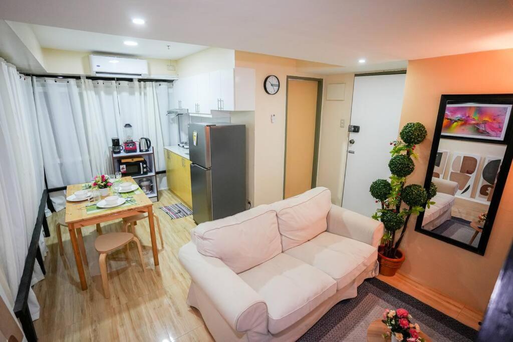 A2j Luxury Bgc 2br Loft Near High Street Taguig Apartment