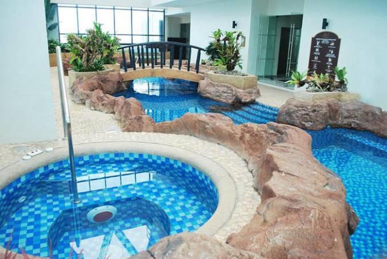 Spacious 1br Steps To Megamall Ortigas View