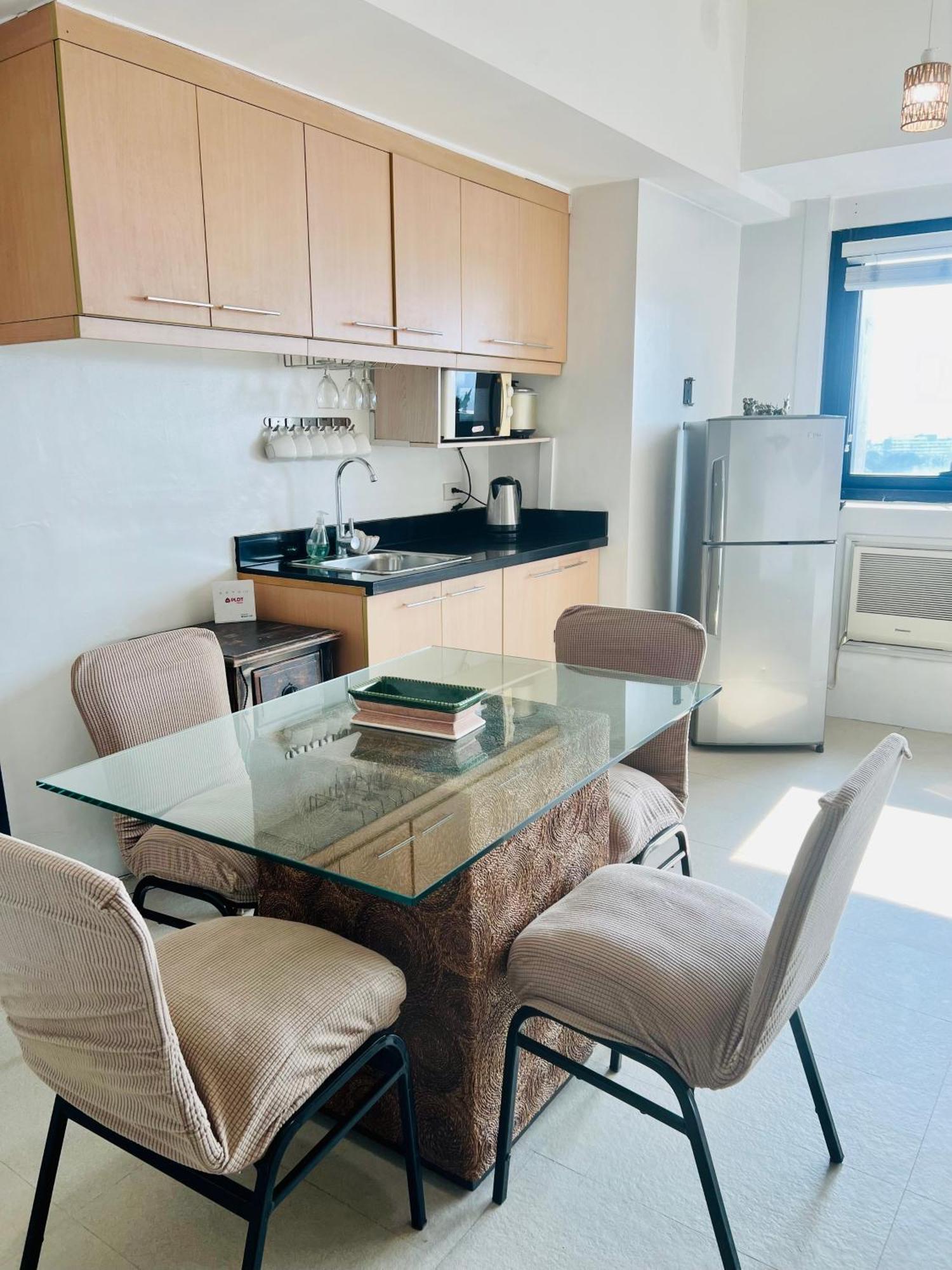 Spacious 1br Steps To Megamall Ortigas View Manila