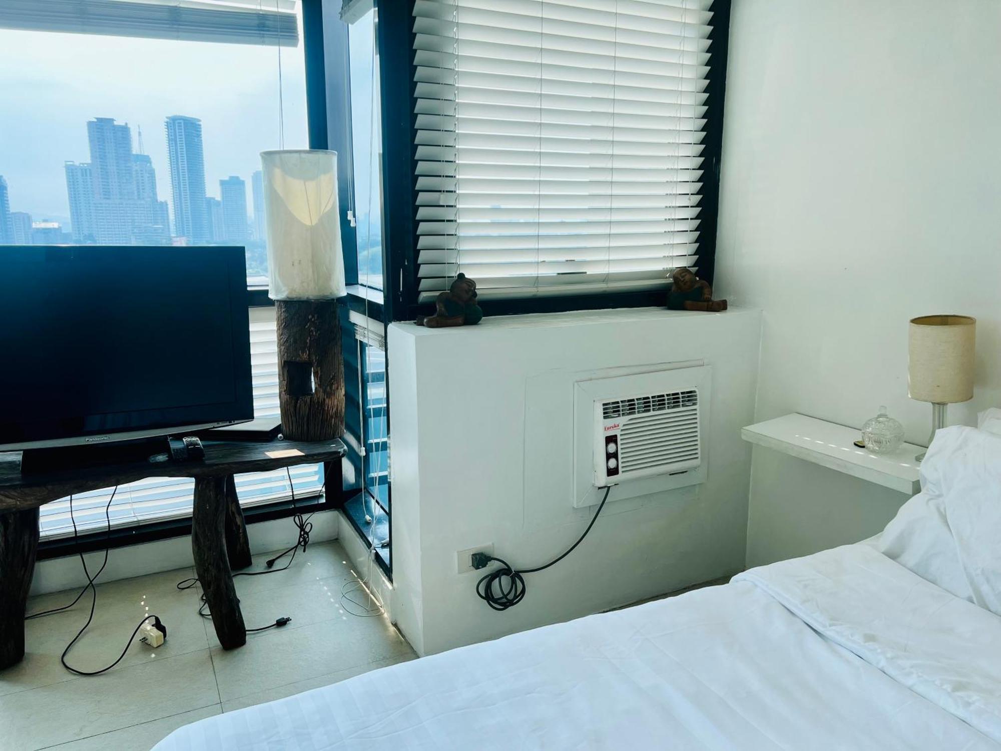 Spacious 1br Steps To Megamall Ortigas View