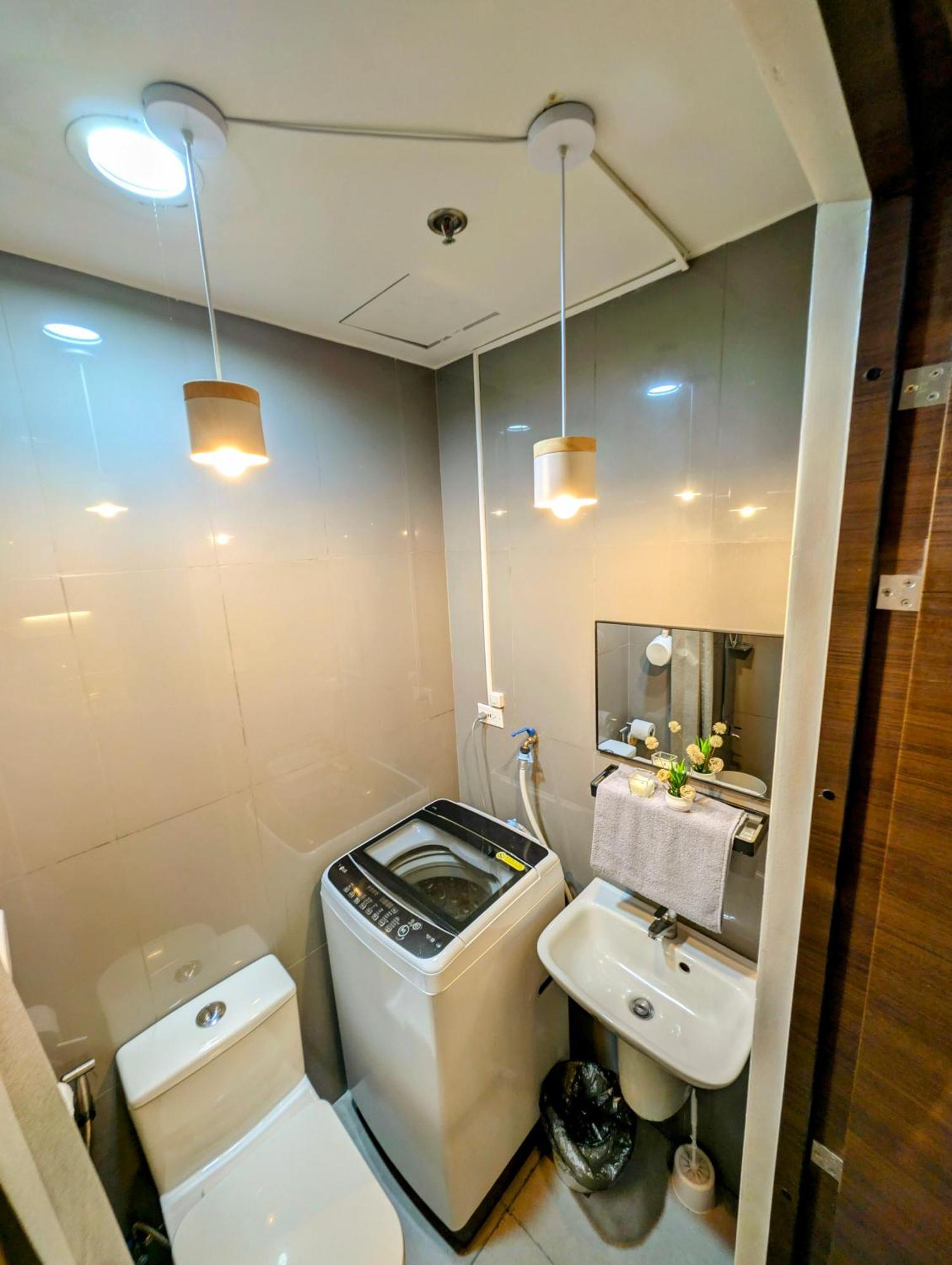 Sun And Moon D'wood Air Residences Makati Apartment Manila