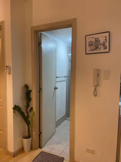 Soho 1 Bedroom With Balcony Near Mrt Edsa Shaw Pioneer Greenfields Sm Megamall Ortigas Apartment