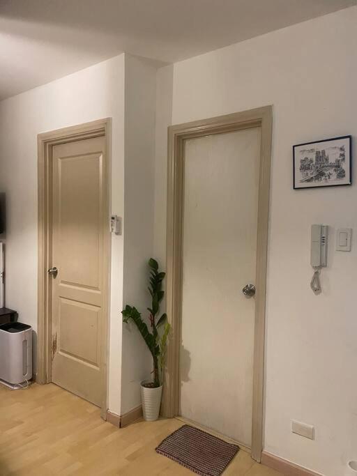 Soho 1 Bedroom With Balcony Near Mrt Edsa Shaw Pioneer Greenfields Sm Megamall Ortigas