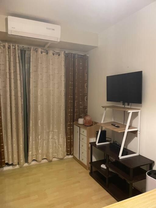 Soho 1 Bedroom With Balcony Near Mrt Edsa Shaw Pioneer Greenfields Sm Megamall Ortigas Apartment