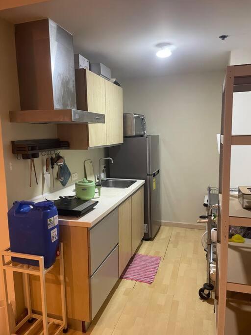 Soho 1 Bedroom With Balcony Near Mrt Edsa Shaw Pioneer Greenfields Sm Megamall Ortigas Apartment *