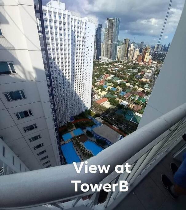 The Life - Level 42 At Makati Apartment *