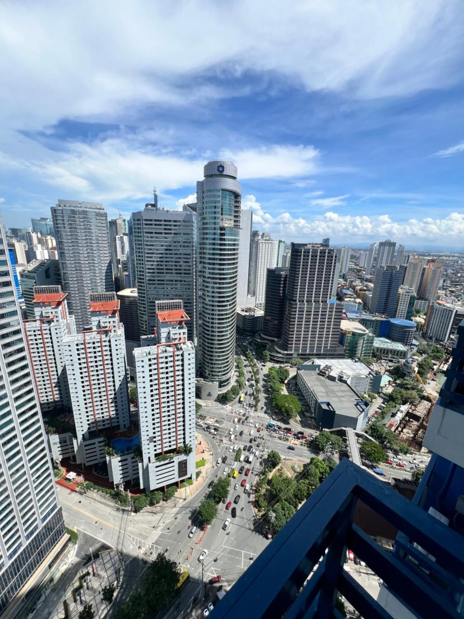 Am Condotel At Air Residences