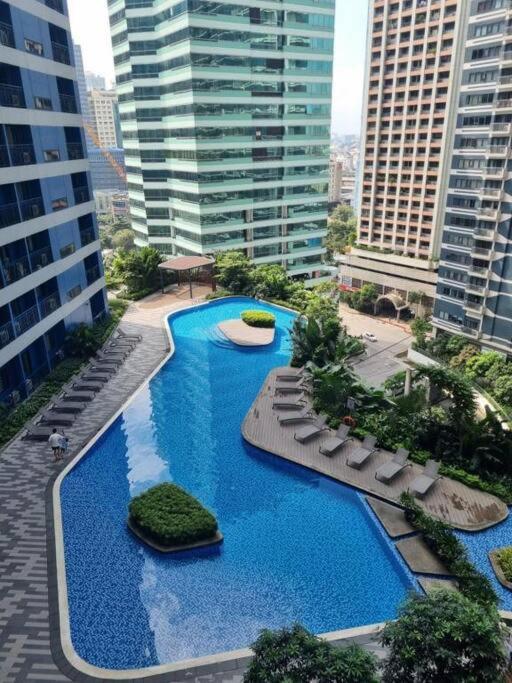 Apartment 1 Bedroom In Makati *