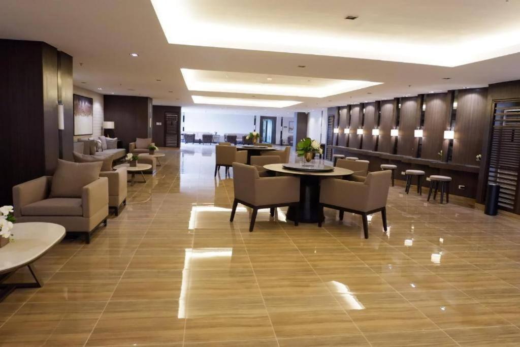 1 Bedroom In Makati Apartment *