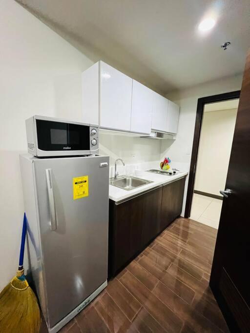 1 Bedroom In Makati Apartment *