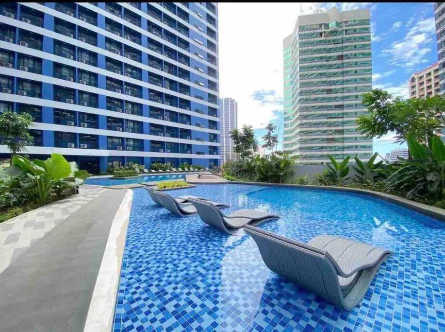 Apartment 1 Bedroom In Makati *
