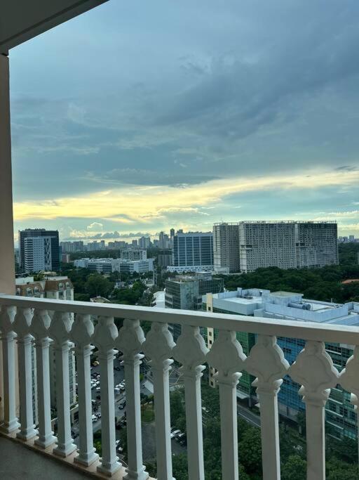 Cozi Venice Luxury Residences Bgc * Manila