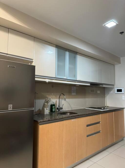 Cozi Chic Uptown Getaway Bgc Apartment Manila