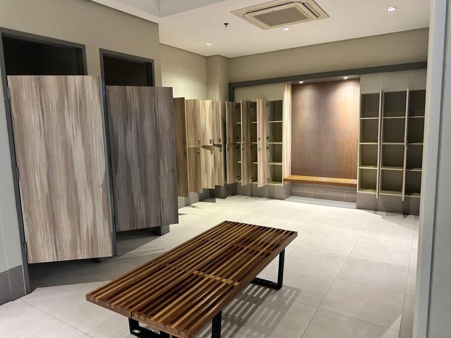 Cozi Chic Uptown Getaway Bgc *