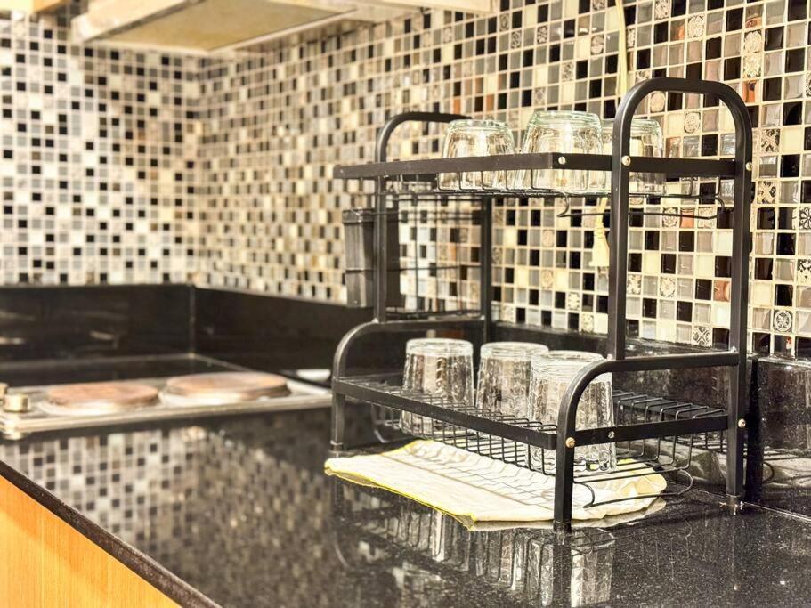 Pool View 1br 2-4 Guests, 5 Mins To Mall Of Apartment