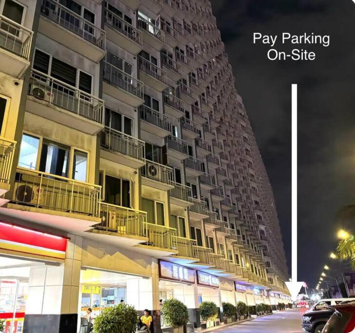 Pool View 1br 2-4 Guests, 5 Mins To Mall Of Apartment Manila