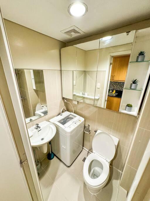 Pool View 1br 2-4 Guests, 5 Mins To Mall Of Apartment