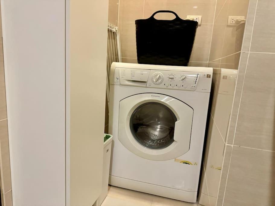 Apartment Bgc 1br Unit Linked To Uptown Mall With Own Parking *