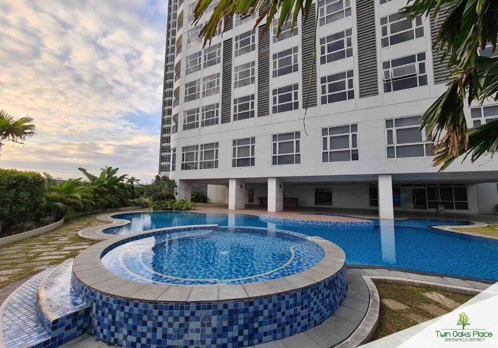 The Loft 39i Twin Oaks Place Apartment *