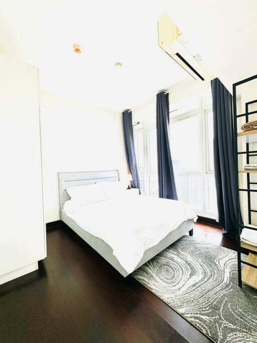 The Loft 39i Twin Oaks Place * Manila