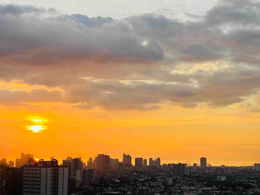 Apartment The Loft 39i Twin Oaks Place Manila