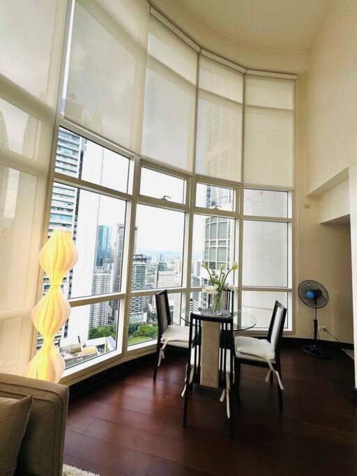 Apartment The Loft 39i Twin Oaks Place Manila