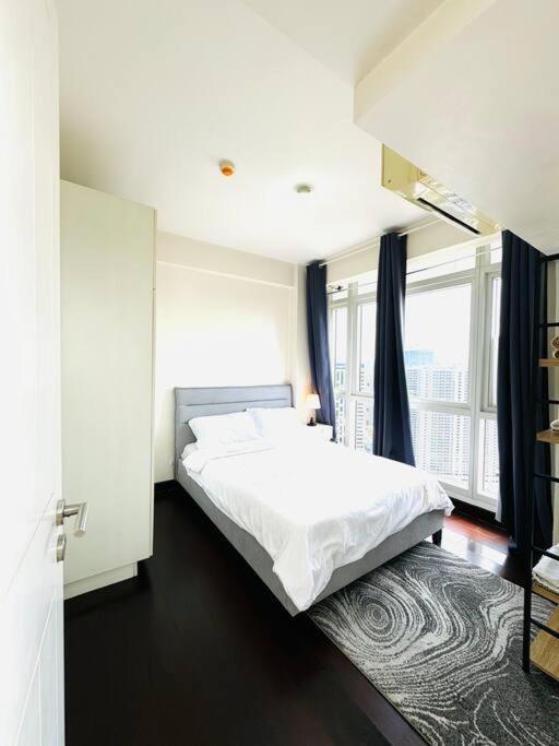 The Loft 39i Twin Oaks Place Apartment