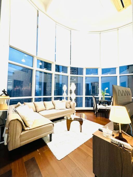 The Loft 39i Twin Oaks Place Apartment *