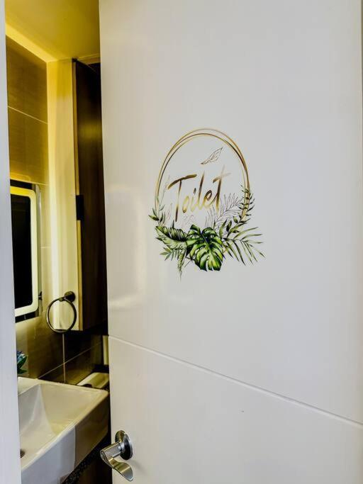 Modern Solace - The Florence 1br Apartment *