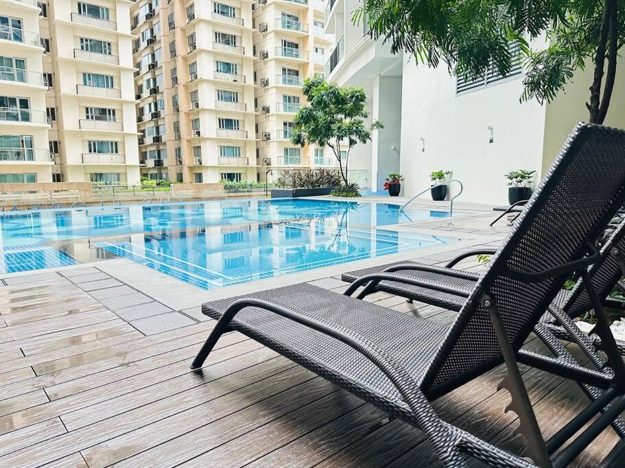 Modern Solace - The Florence 1br Apartment